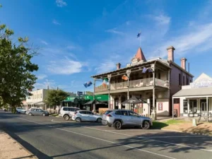 Shamrock hotel echuca 08 768x576.jpg
